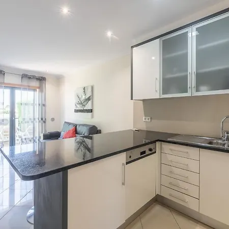 In A Private And Quiet W\pool Apartment