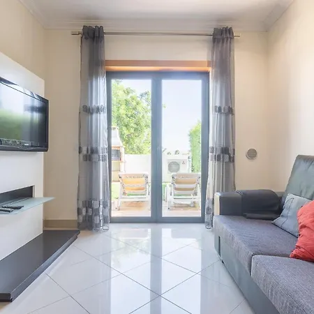 In A Private And Quiet W\pool Apartment